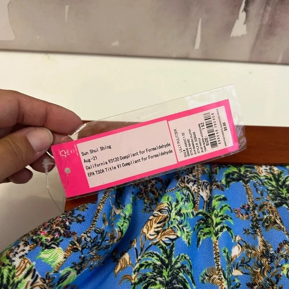 ! Lilly pulitzer gwp clutch Sun Shui Shing!